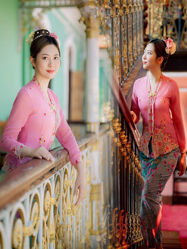 Ethnic Clothing & Online Fashion Store Khaadi Pk - New Pink Embroidered Ruffle V-neck Slim
